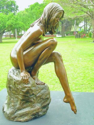 Gwen Marcus - The Bather