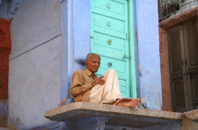 Louisa Gould - Man with the Green Door(Jodhpur, India)