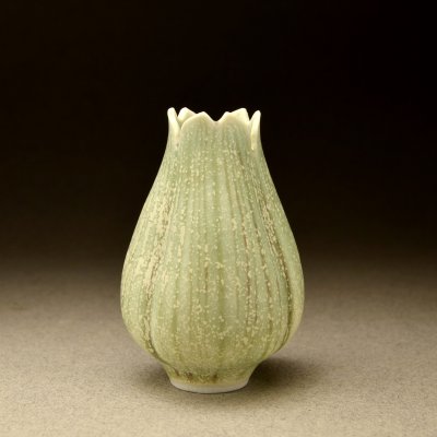  - 3 Lobed Green Pod w/pink stripes