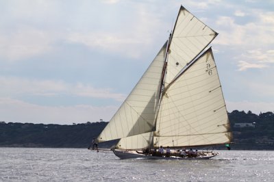 Louisa Gould - Les Voiles de Saint-Tropez