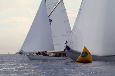 Louisa Gould - Les Voiles de Saint-Tropez